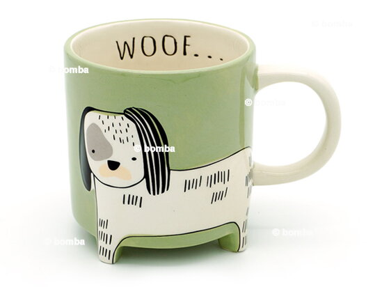 Kaffeebecher mit niedlichem Hund